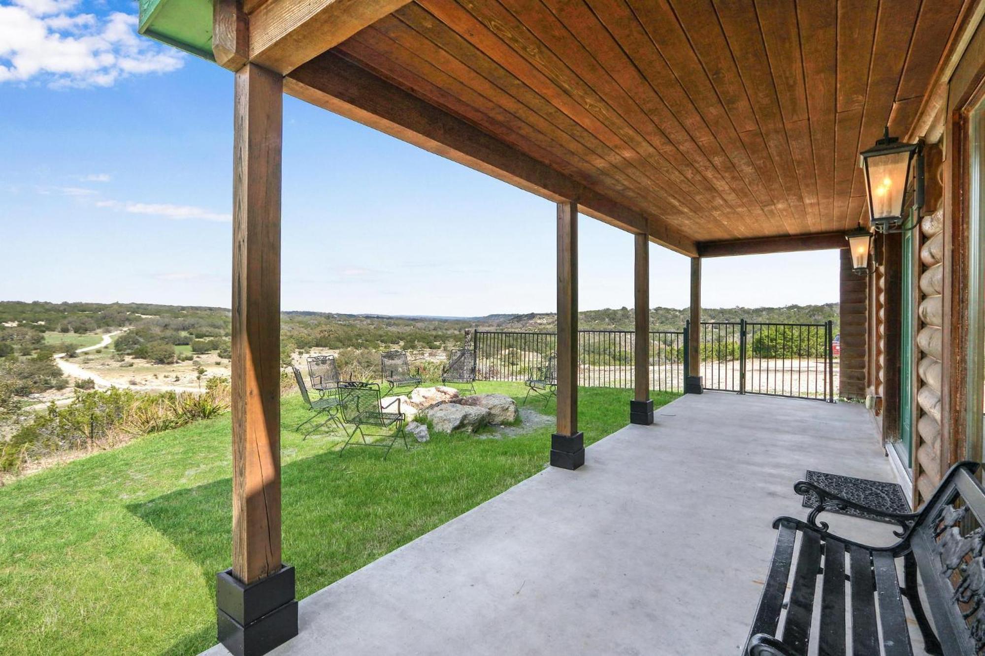 Lighthouse Hill Ranch - Log Home Johnson City Exterior photo