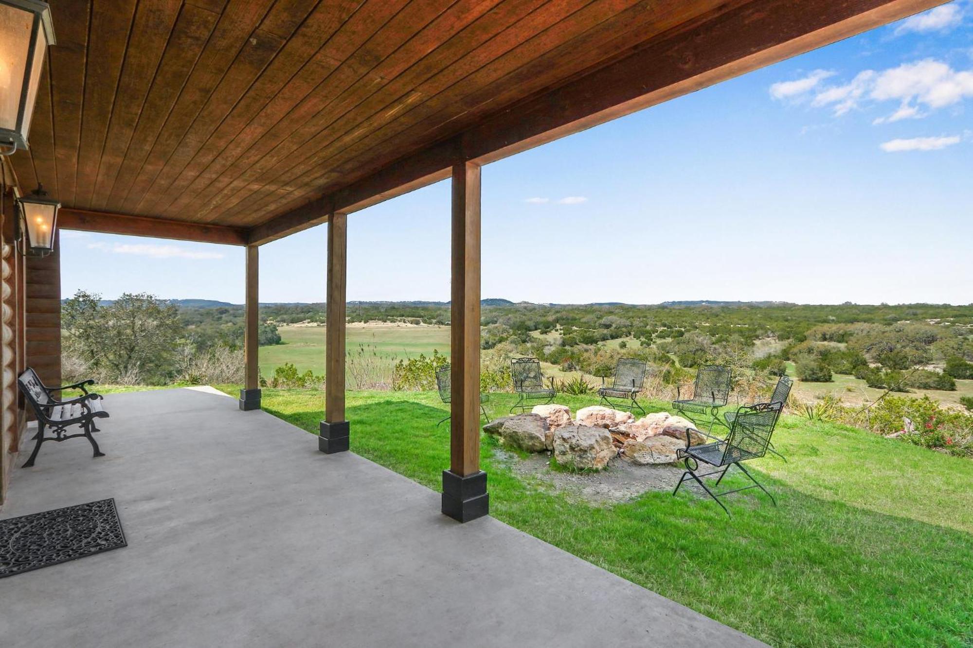 Lighthouse Hill Ranch - Log Home Johnson City Exterior photo